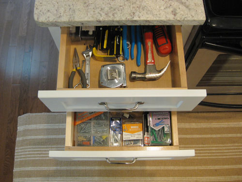https://www.younghouselove.com/wp-content/uploads/2009/04web/kitchen-drawers-for-tool-st.jpg