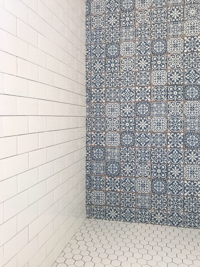 Hall de azulejos do chuveiro da casa de praia Detalhe três