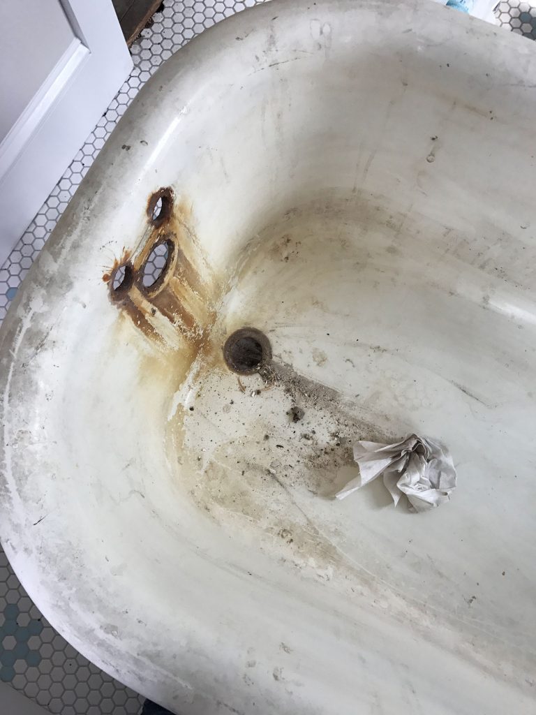 How To Refinish An Old Clawfoot Bath Tub