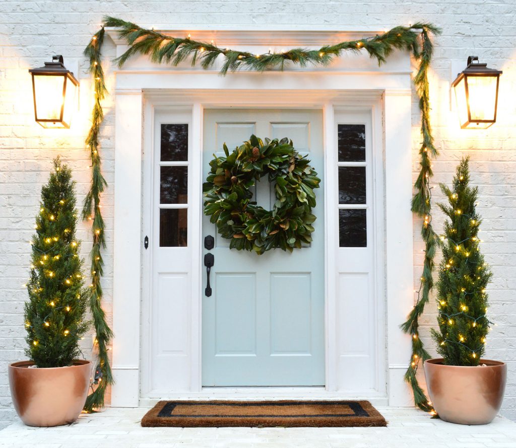 https://www.younghouselove.com/wp-content/uploads/2018/12/Christmas-Decor-2018-Front-Porch-Full-Featured-Image-1024x890.jpg